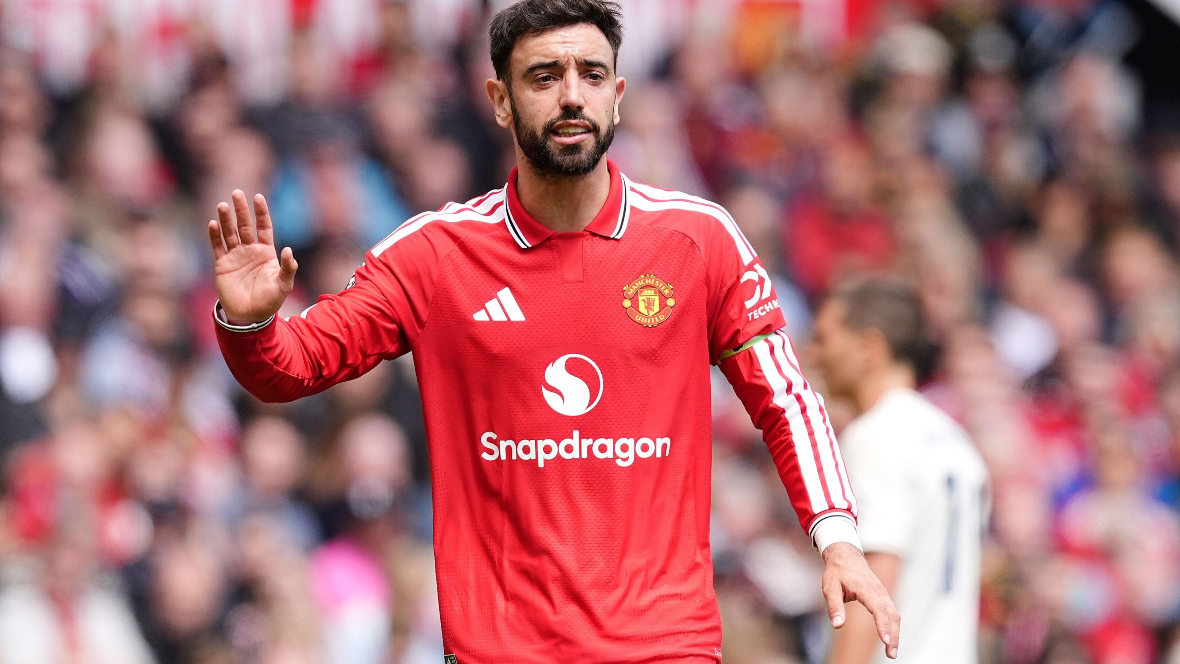 Manchester United to block any late transfer window bids for captain Bruno Fernandes